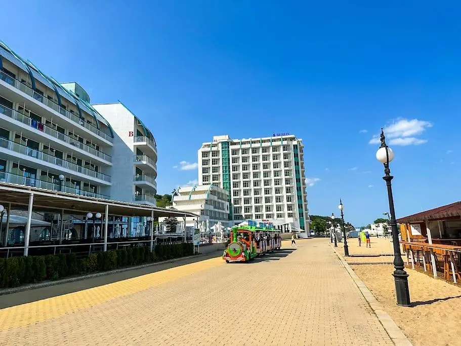 Berlin Golden Beach Romance Golden Sands